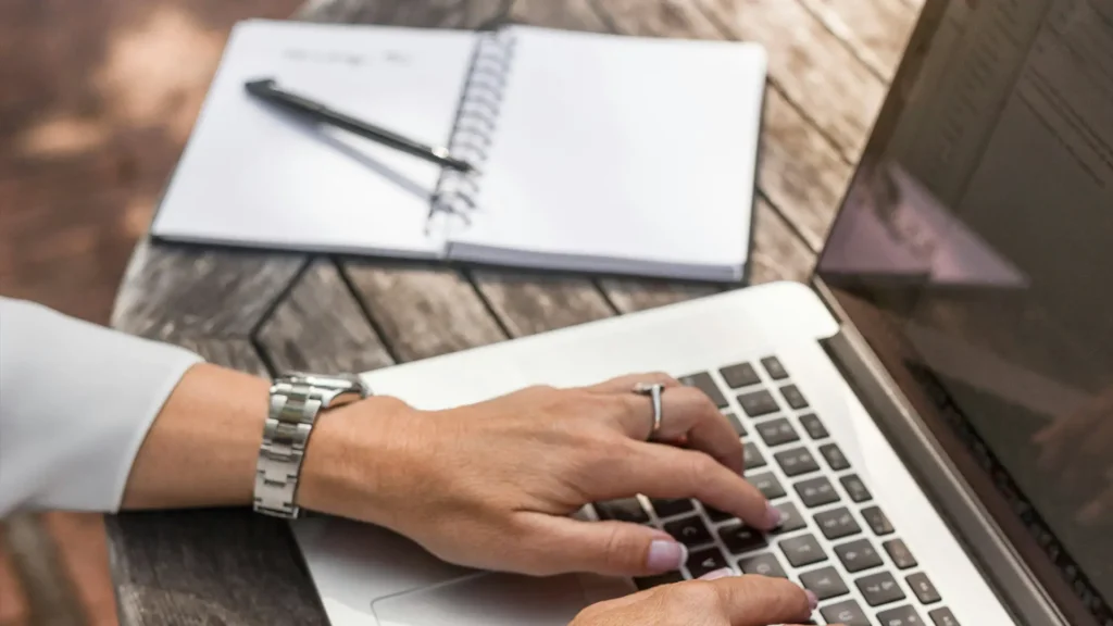 Processo creativo di SEO copywriting e ottimizzazione testi per il web realizzato da Italy SWAG